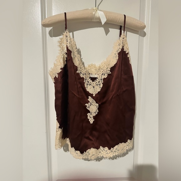 Doen Kira Top in Cafe - Picture 2 of 7